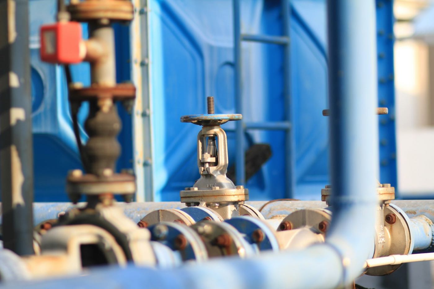Pipework and transfer valves inside a terminal